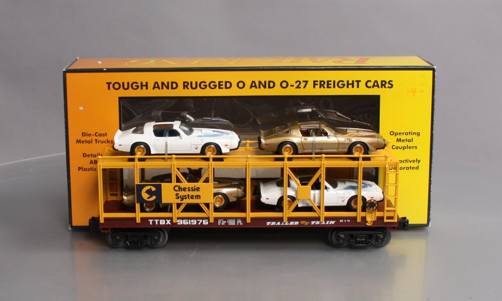 MTH 30-76642 O Chessie Auto Carrier Flat Car with 4 '79 Pontiac Firebird
