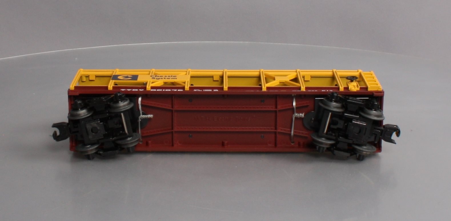 MTH 30-76642 O Chessie Auto Carrier Flat Car with 4 '79 Pontiac Firebird