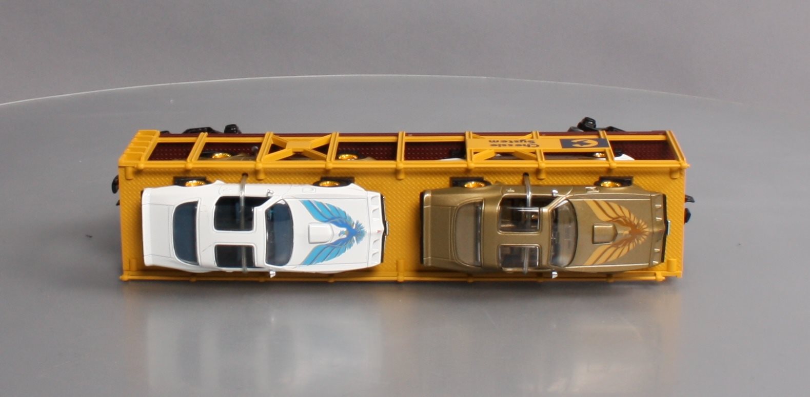 MTH 30-76642 O Chessie Auto Carrier Flat Car with 4 '79 Pontiac Firebird