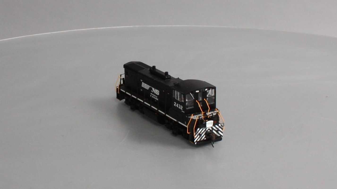 Atlas 10011054 HO Scale NS EMD MP15DC Diesel Locomotive #2432 wSound & DCC