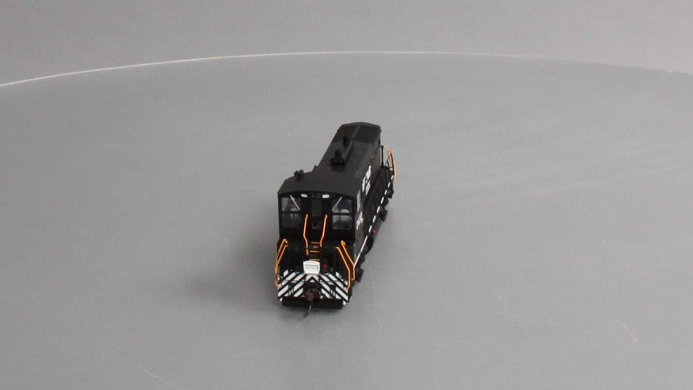 Atlas 10011054 HO Scale NS EMD MP15DC Diesel Locomotive #2432 wSound & DCC