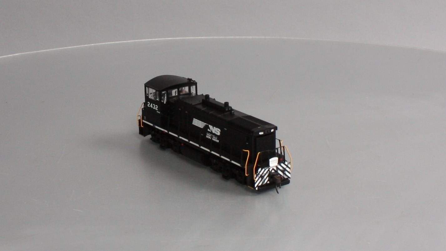 Atlas 10011054 HO Scale NS EMD MP15DC Diesel Locomotive #2432 wSound & DCC