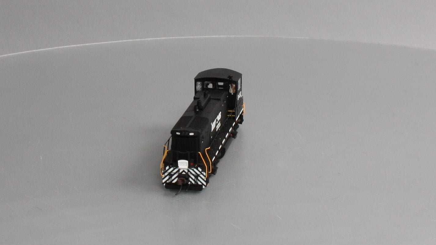 Atlas 10011054 HO Scale NS EMD MP15DC Diesel Locomotive #2432 wSound & DCC