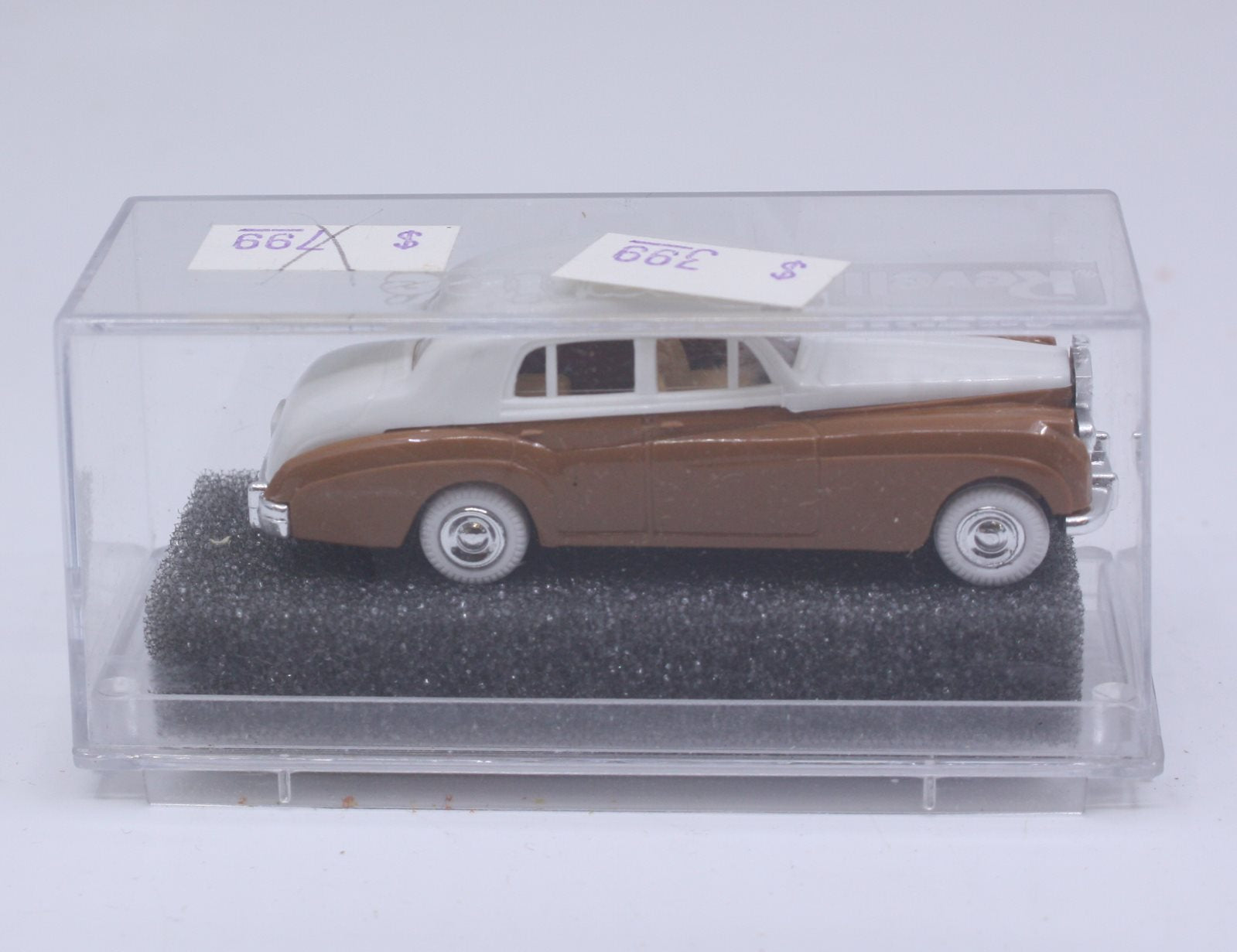 Praline 84404 HO Brown/White R.R. Contin Lux.