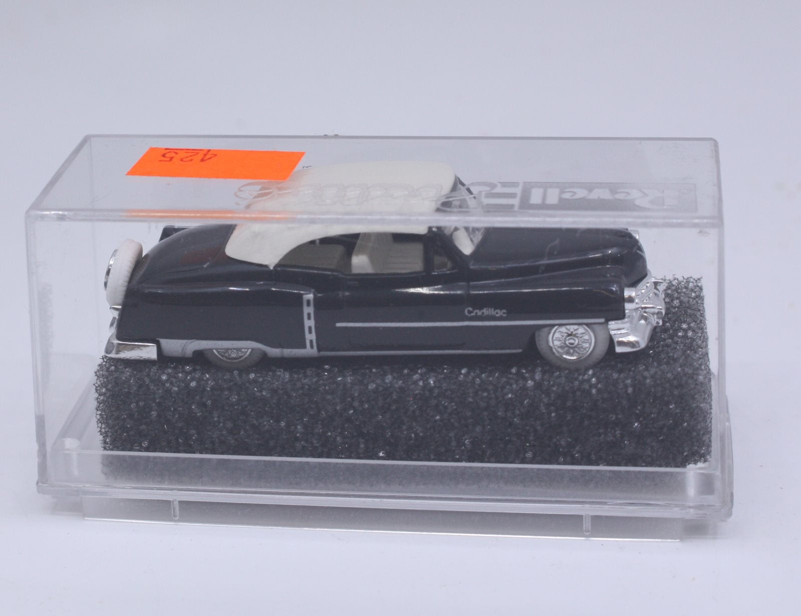 Praline 83406 HO Black/White Cadddy 1954 Cabrio de Luxe