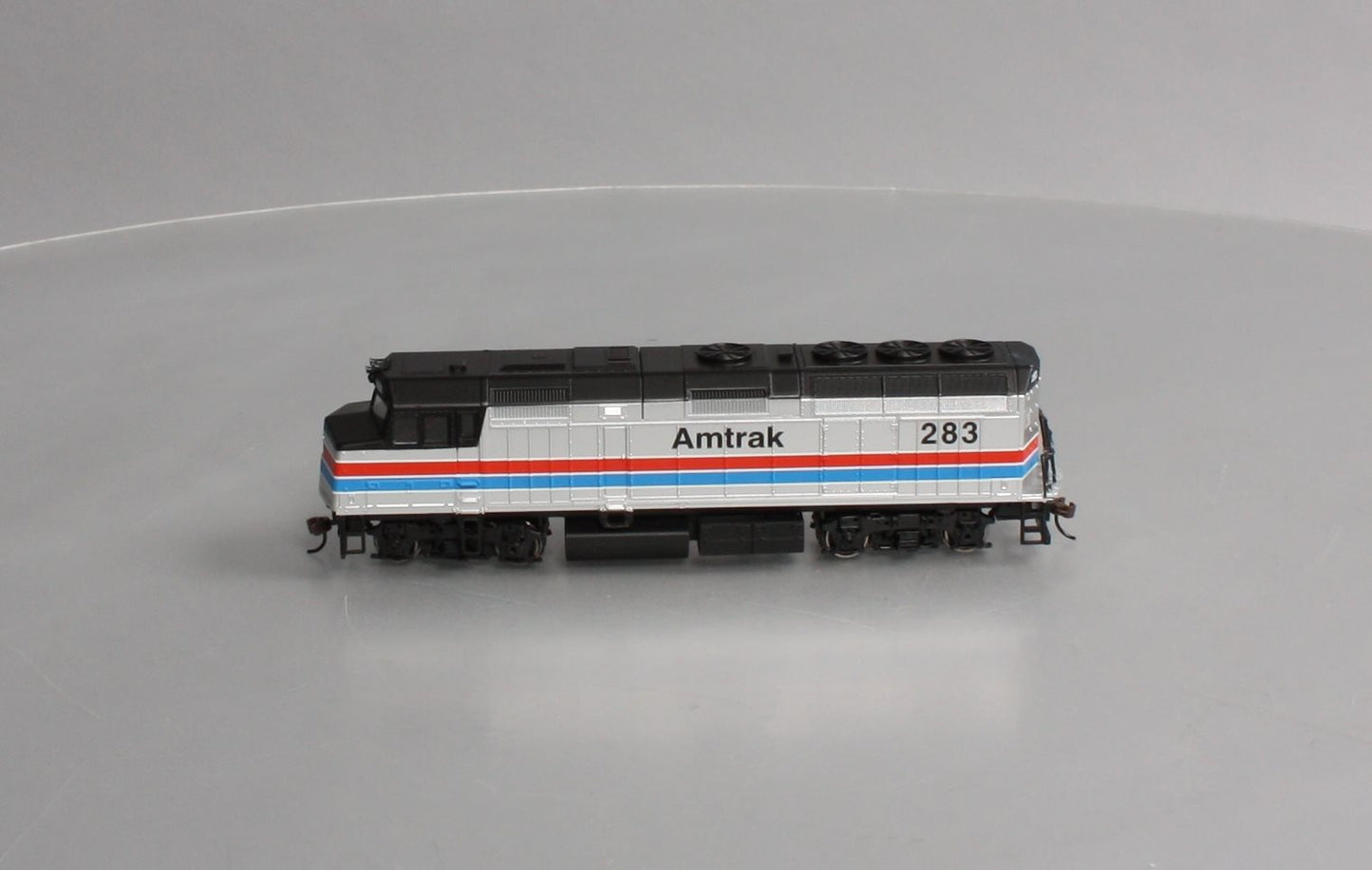 Walthers 931-341 HO Amtrak EMD F40PH Standard DC Phase II #283
