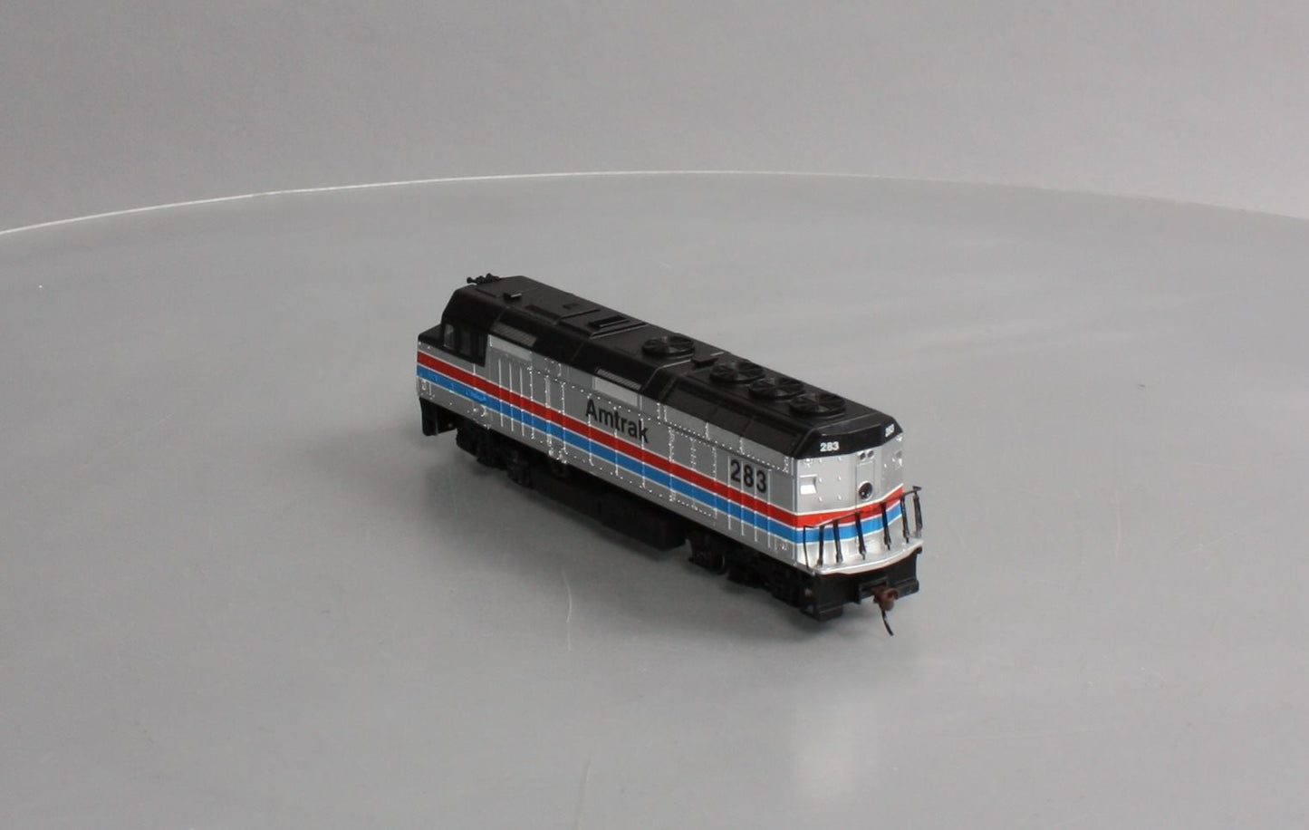 Walthers 931-341 HO Amtrak EMD F40PH Standard DC Phase II #283
