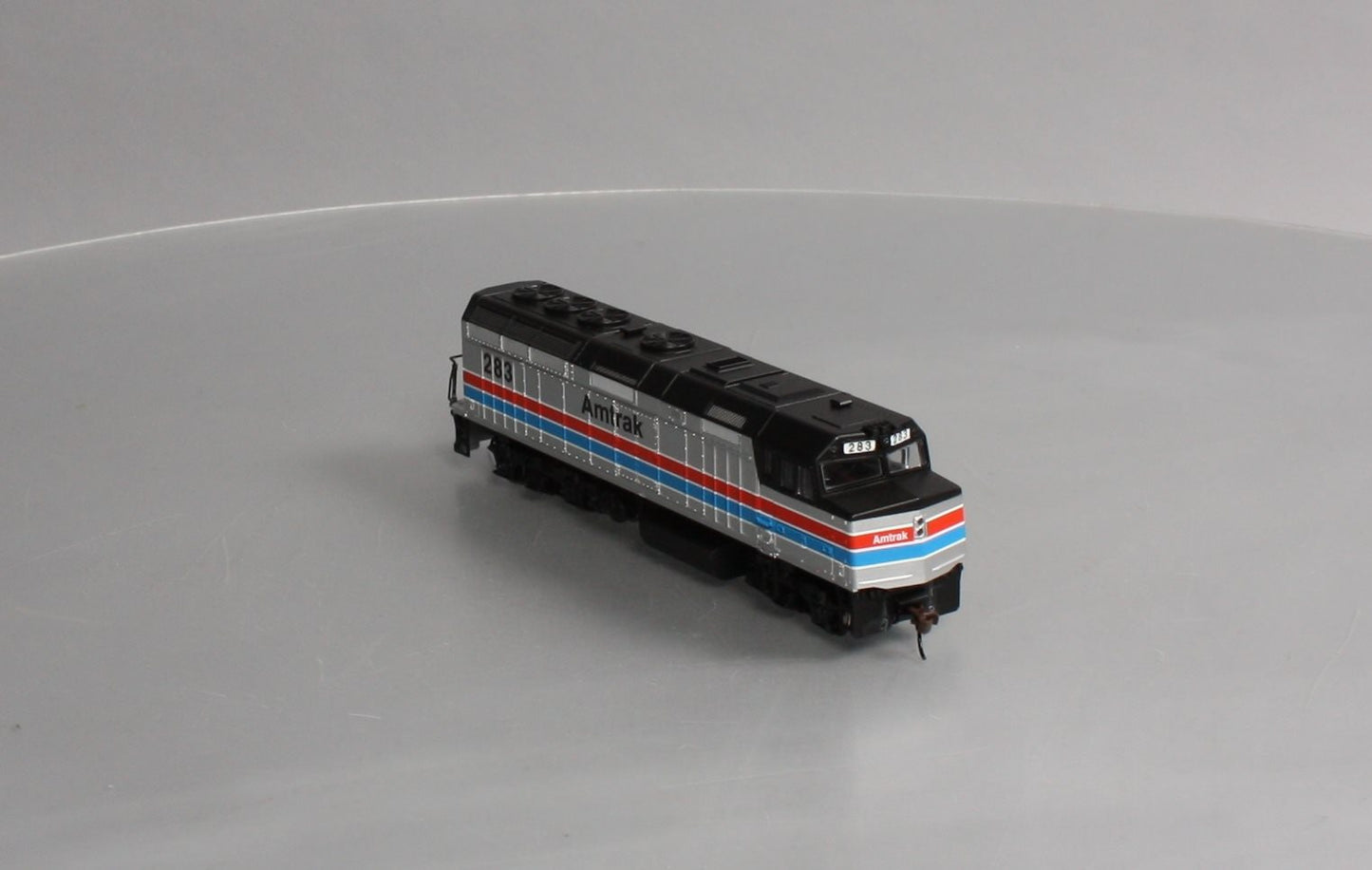 Walthers 931-341 HO Amtrak EMD F40PH Standard DC Phase II #283