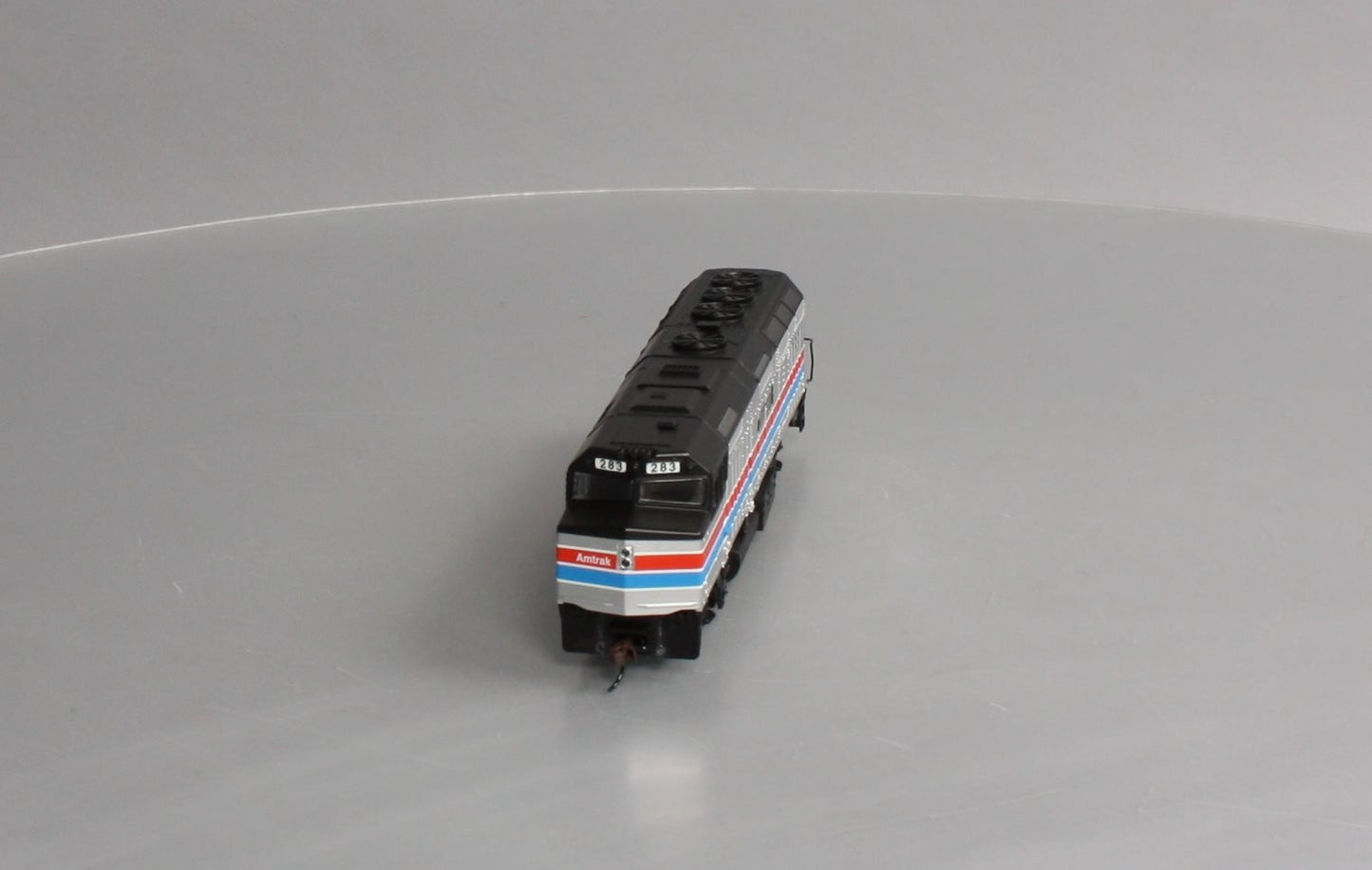 Walthers 931-341 HO Amtrak EMD F40PH Standard DC Phase II #283