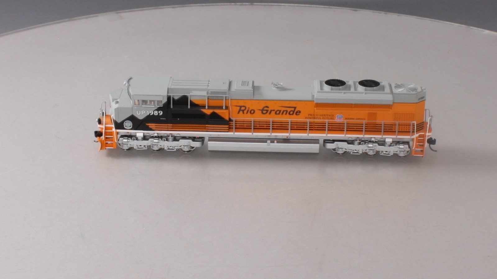 Walthers 910-19822 HO Union Pacific EMD SD70ACe w/DCC/Sound #1989