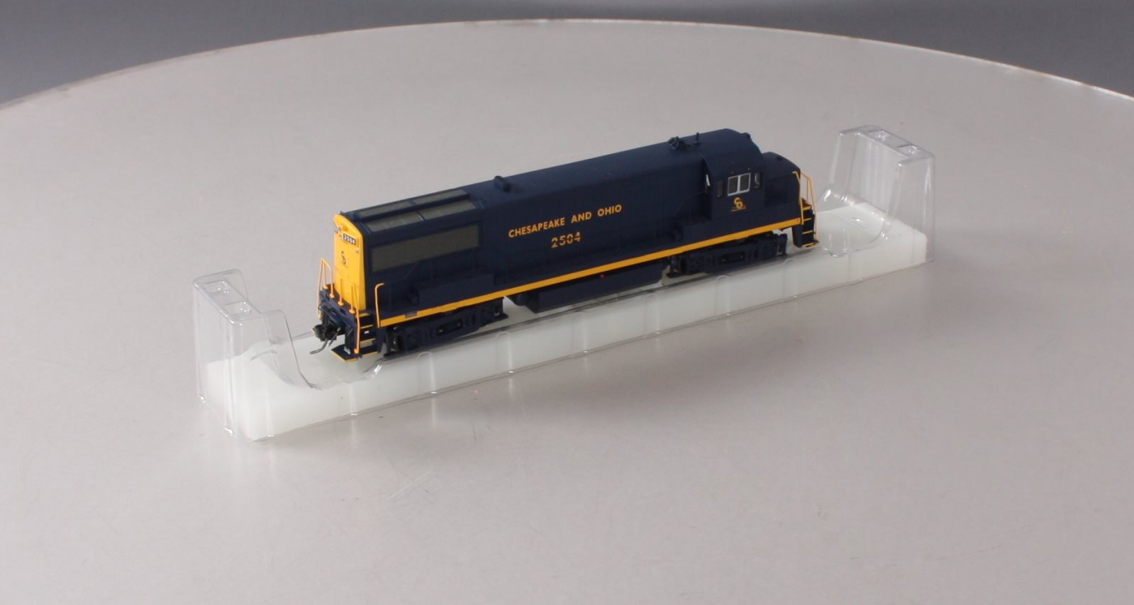 Bowser 23845 HO Chesapeake & Ohio GE U25B Standard DC Executive Line #2504