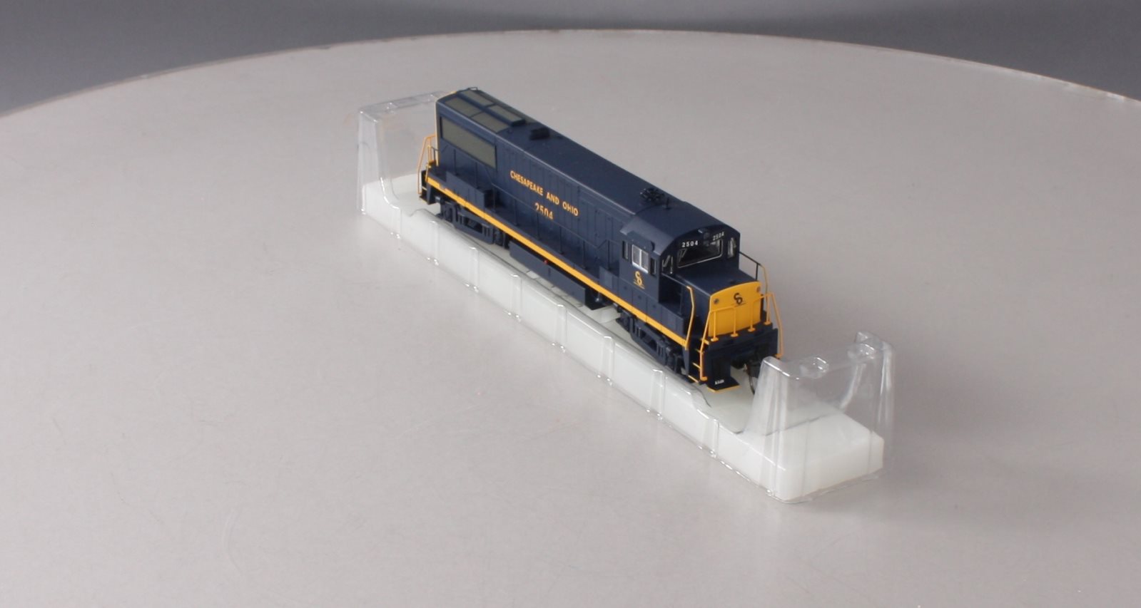 Bowser 23845 HO Chesapeake & Ohio GE U25B Standard DC Executive Line #2504