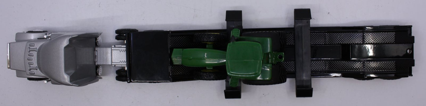 Ertl 46354-1 1:64 John Deere Semi Hauler Hauling a Tractor