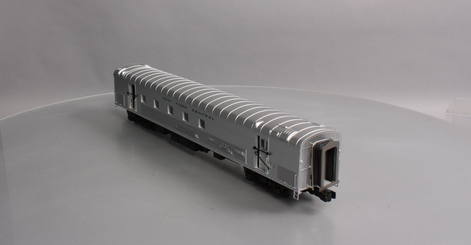 MTH 20-68275 O New York Central 70' Streamlined RPO Passenger Car (Ribbed Sided)