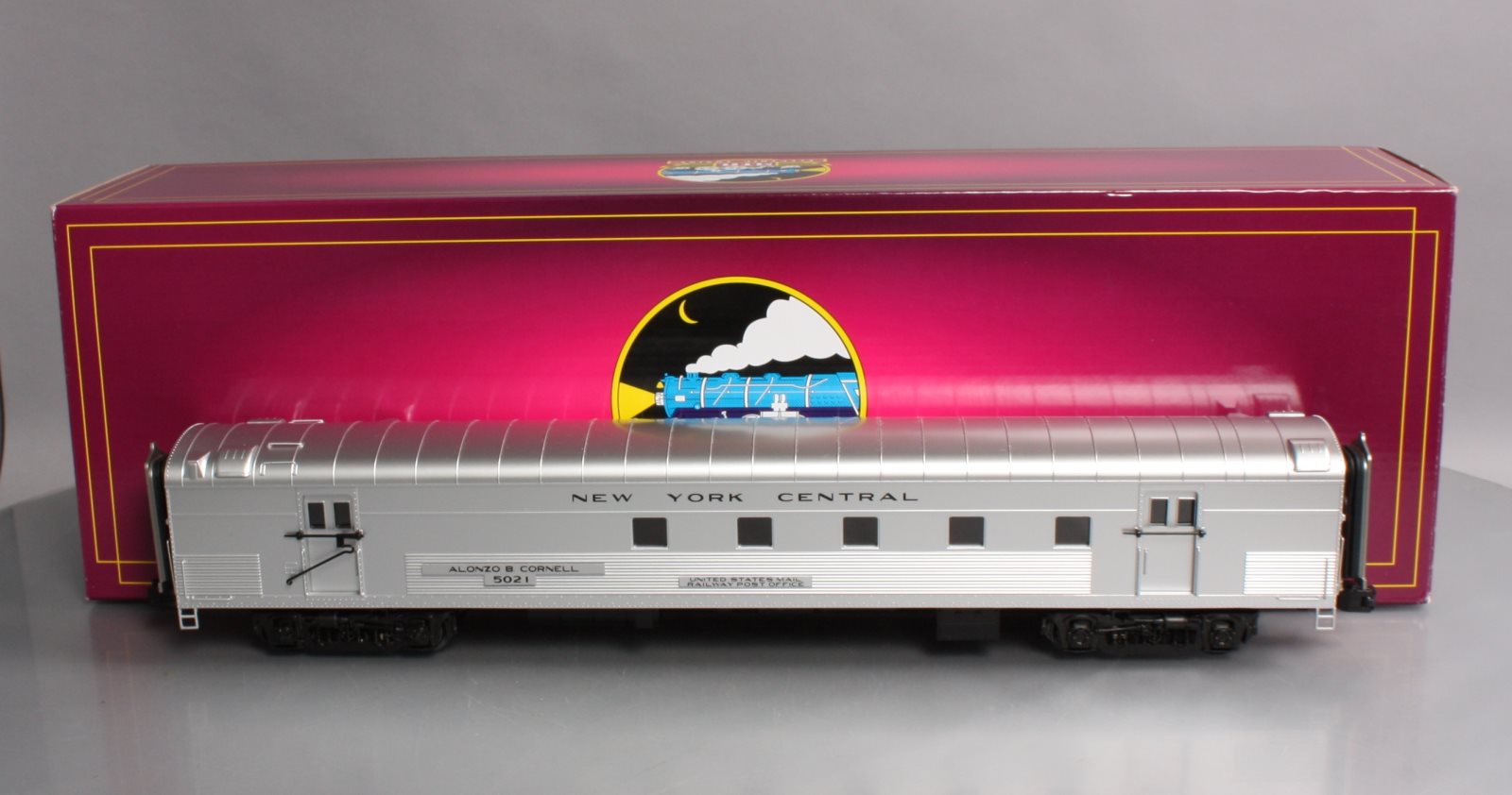 MTH 20-68275 O New York Central 70' Streamlined RPO Passenger Car (Ribbed Sided)