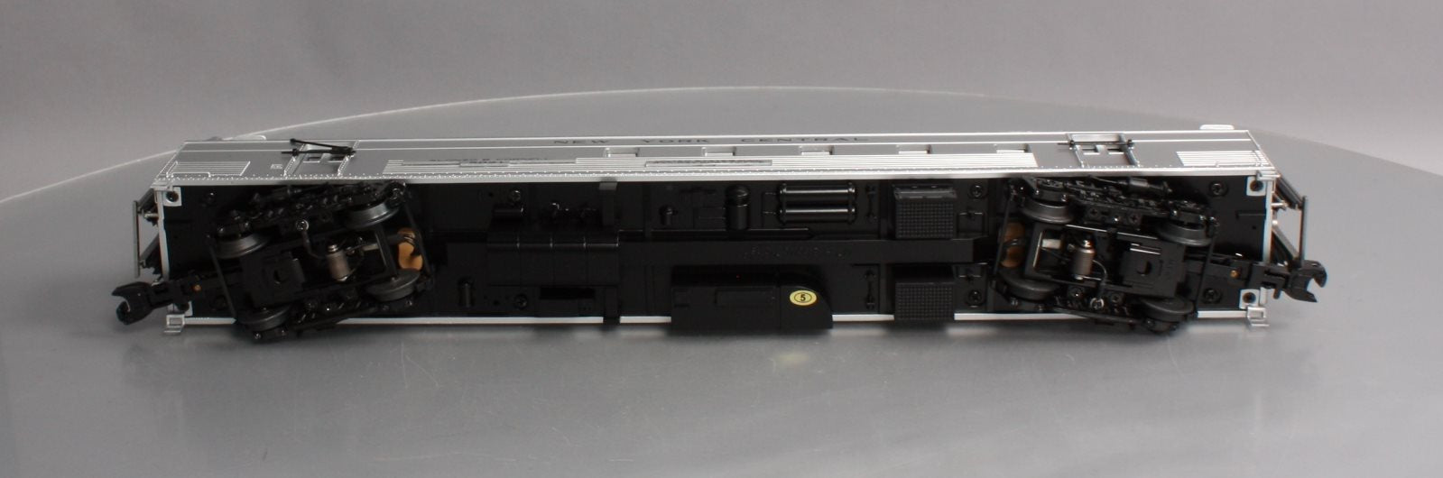 MTH 20-68275 O New York Central 70' Streamlined RPO Passenger Car (Ribbed Sided)