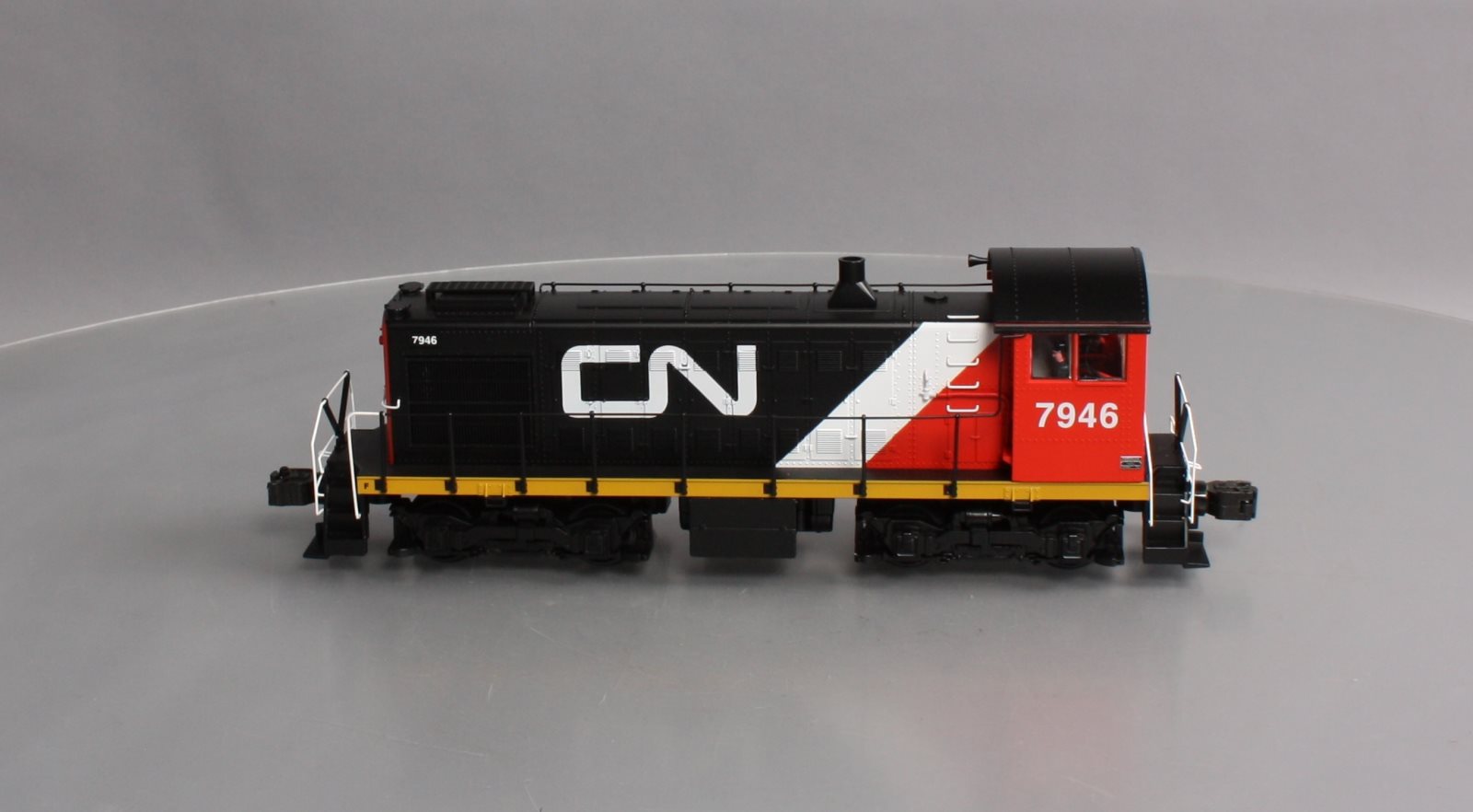 Lionel 6-38476 O Gauge Canadian National Legacy Alco S-2 Diesel Switcher #7946