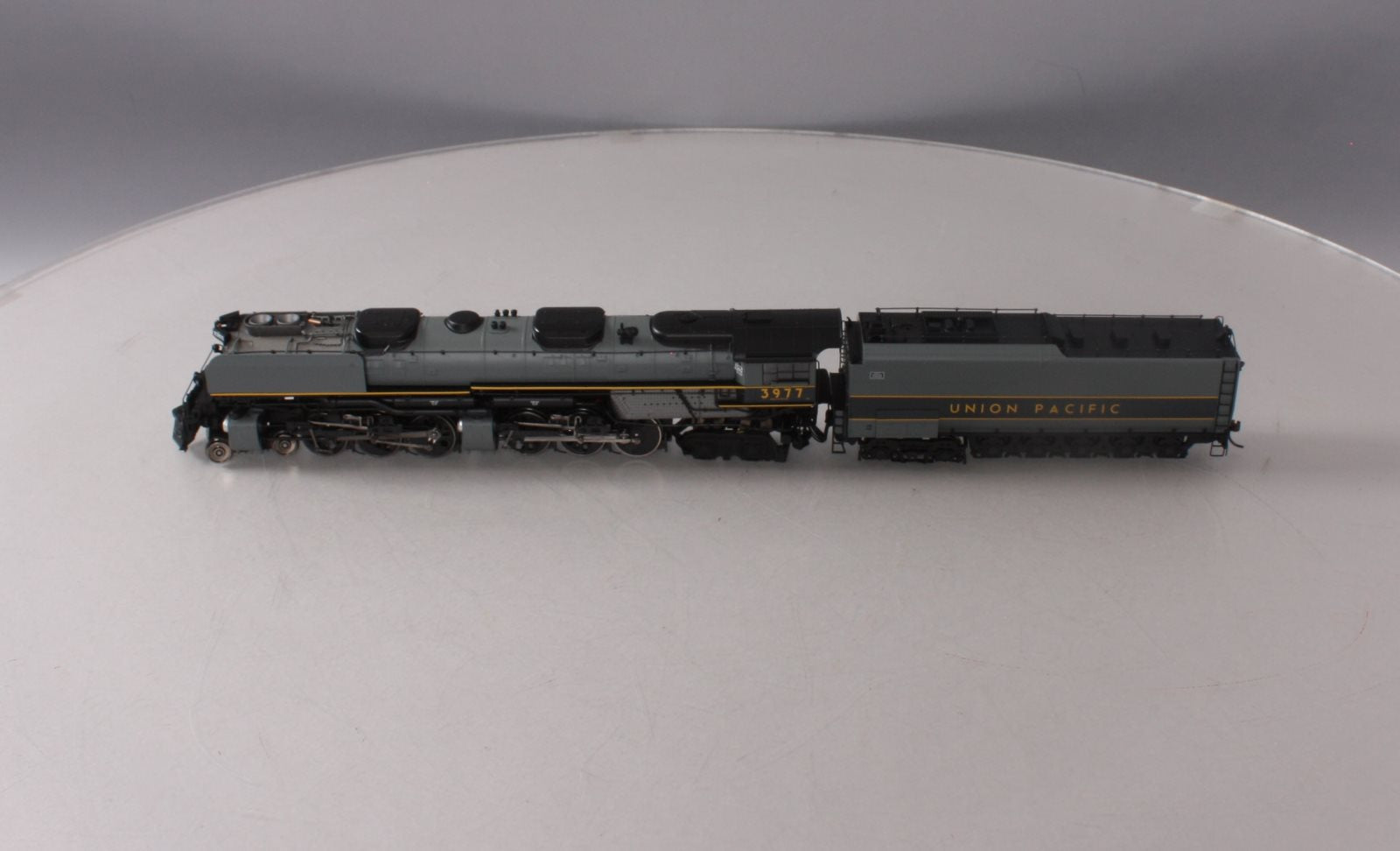 Athearn G97225 HO Union Pacific 4-6-6-4 with DCC & Sound Oil Tender #3977
