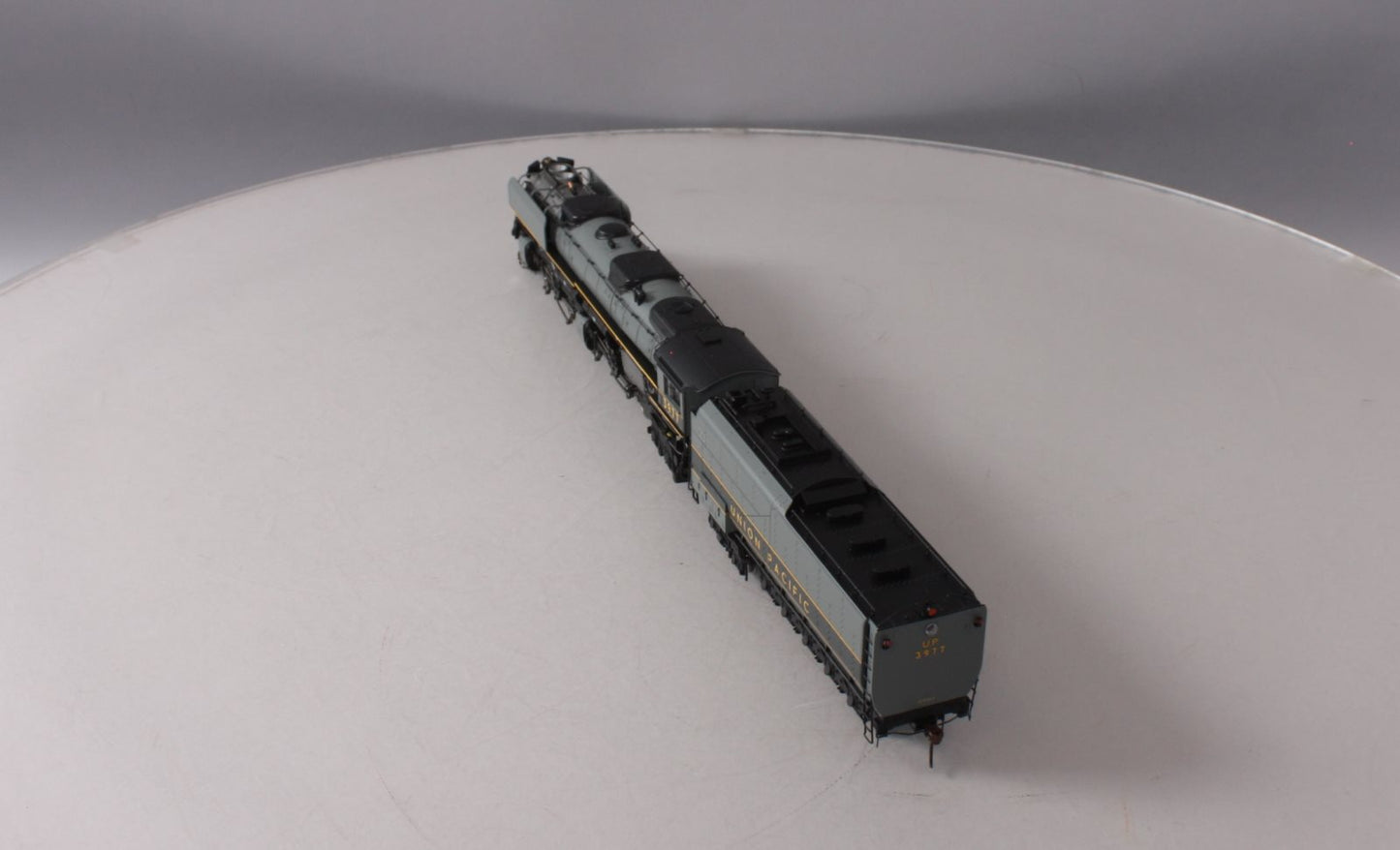 Athearn G97225 HO Union Pacific 4-6-6-4 with DCC & Sound Oil Tender #3977