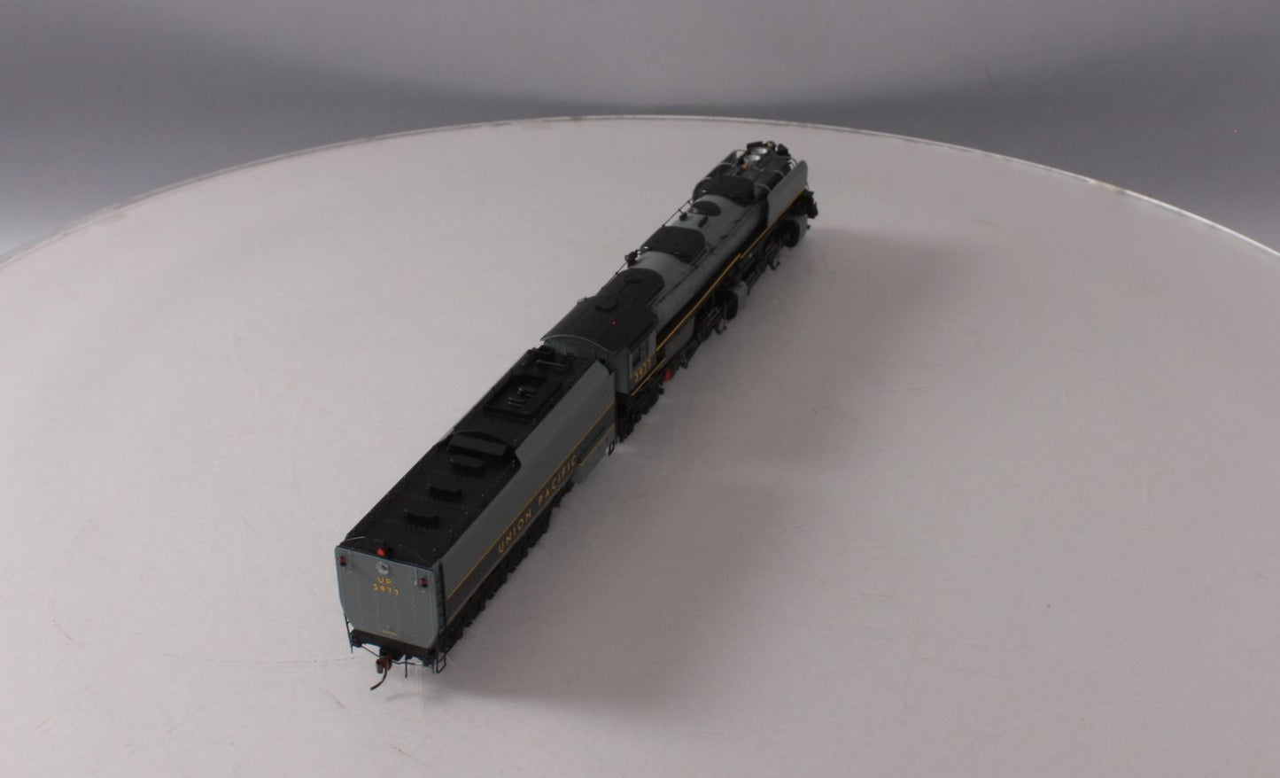 Athearn G97225 HO Union Pacific 4-6-6-4 with DCC & Sound Oil Tender #3977