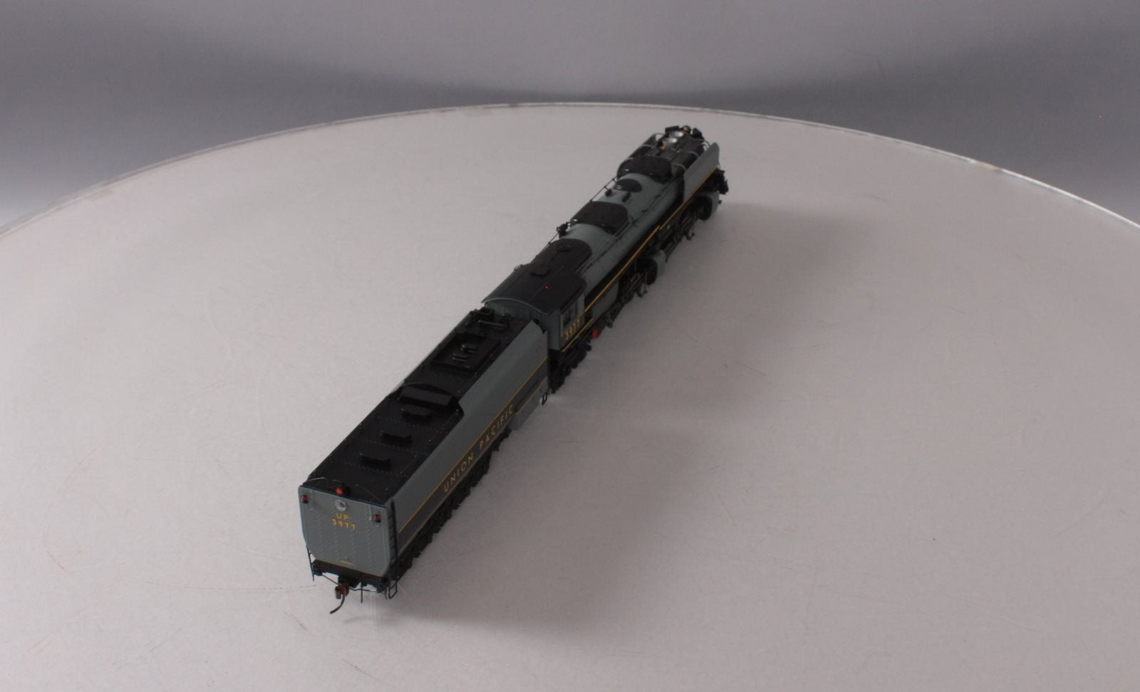 Athearn G97225 HO Union Pacific 4-6-6-4 with DCC & Sound Oil Tender #3977