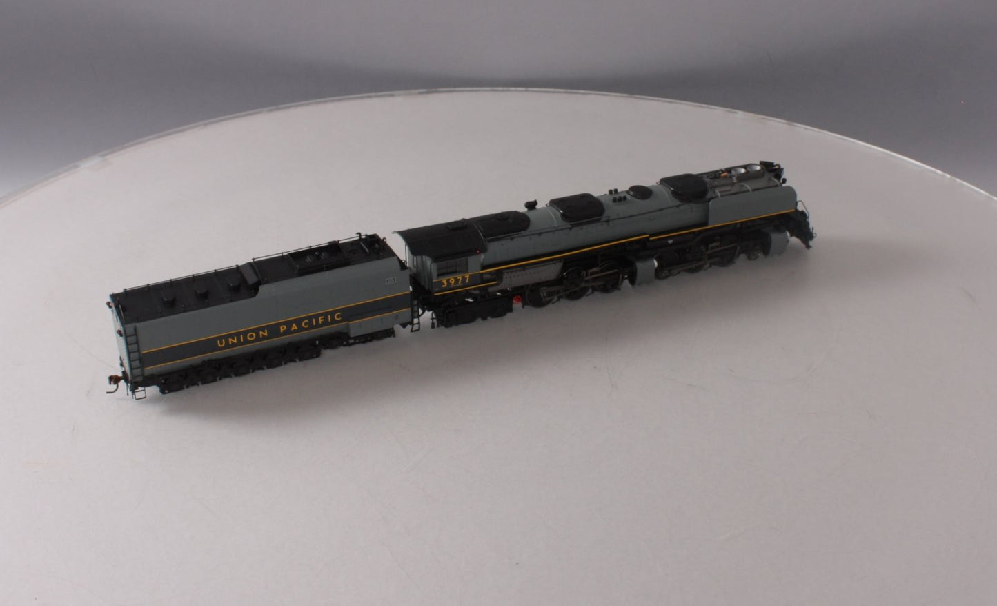 Athearn G97225 HO Union Pacific 4-6-6-4 with DCC & Sound Oil Tender #3977