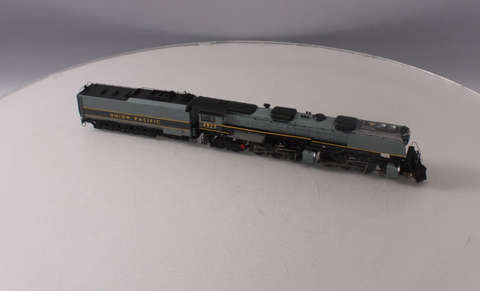 Athearn G97225 HO Union Pacific 4-6-6-4 with DCC & Sound Oil Tender #3977