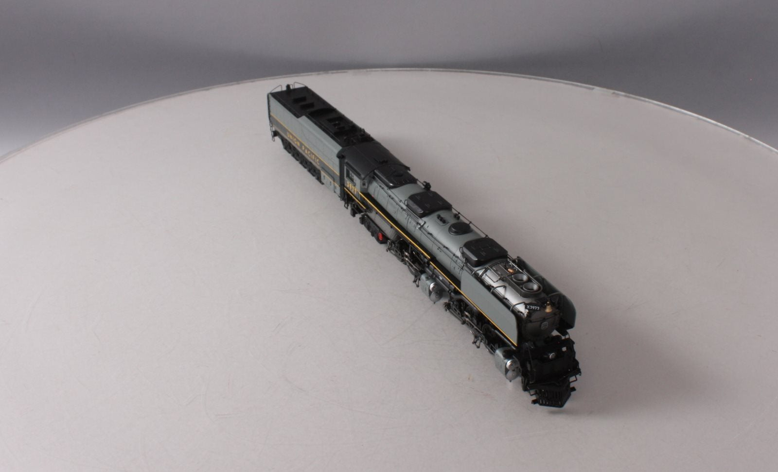 Athearn G97225 HO Union Pacific 4-6-6-4 with DCC & Sound Oil Tender #3977