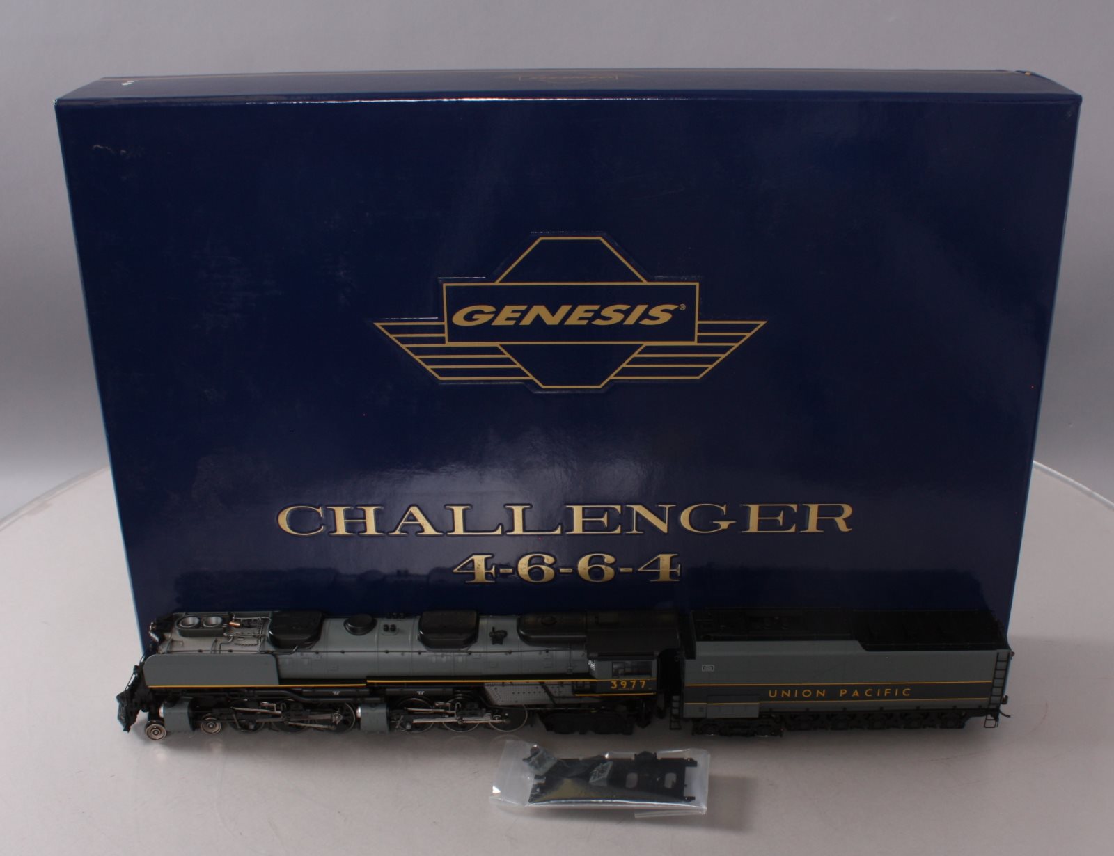 Athearn G97225 HO Union Pacific 4-6-6-4 with DCC & Sound Oil Tender #3977