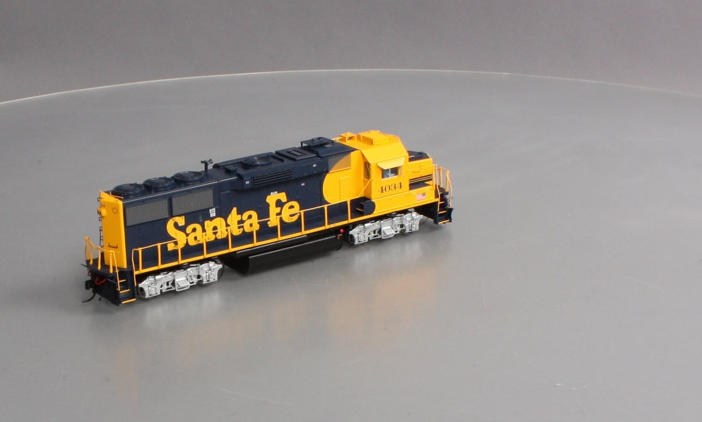 Walthers 920-41810 HO Santa Fe EMD GP60 - SoundTraxx Tsunami Sound & DCC #4034