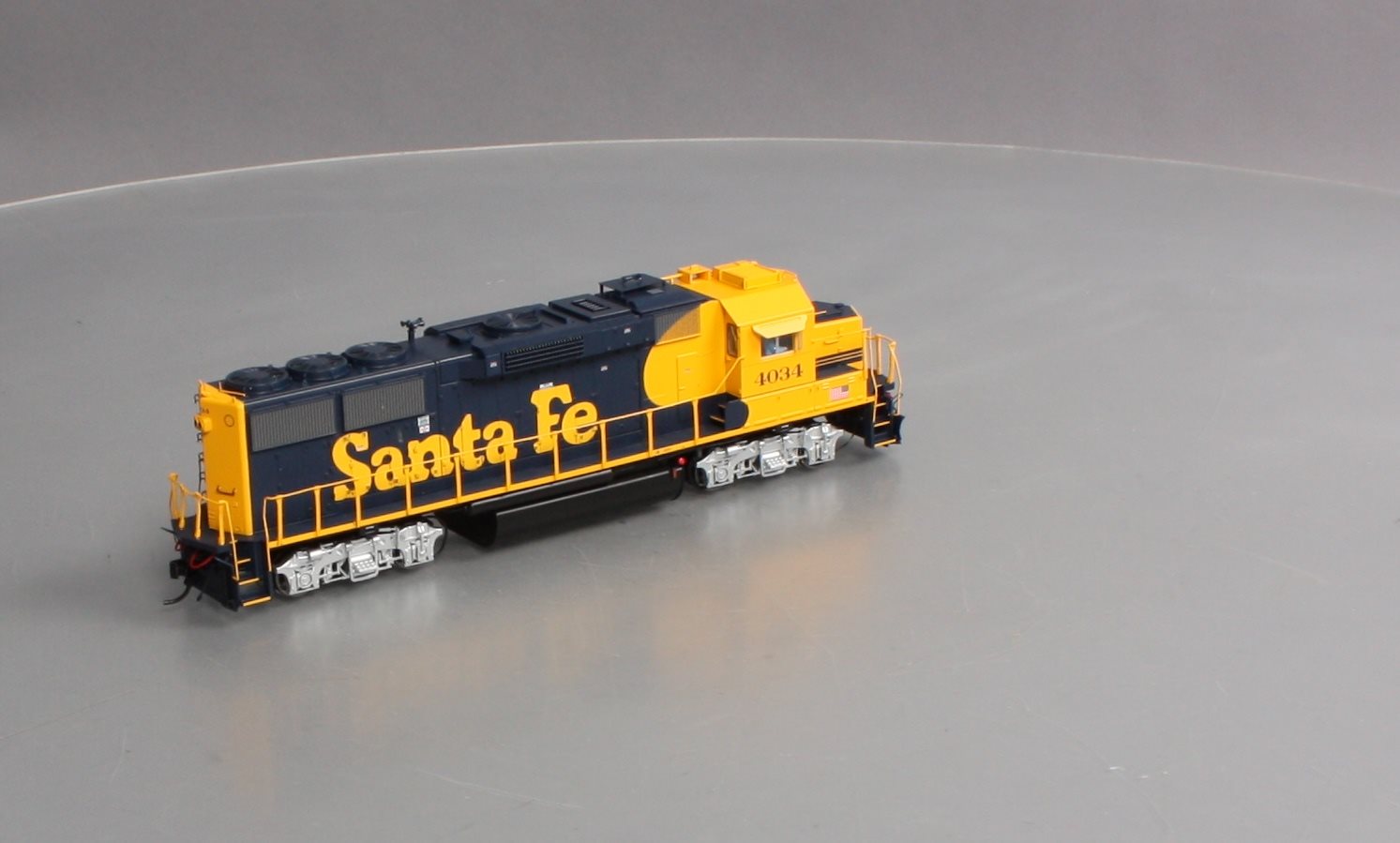 Walthers 920-41810 HO Santa Fe EMD GP60 - SoundTraxx Tsunami Sound & DCC #4034