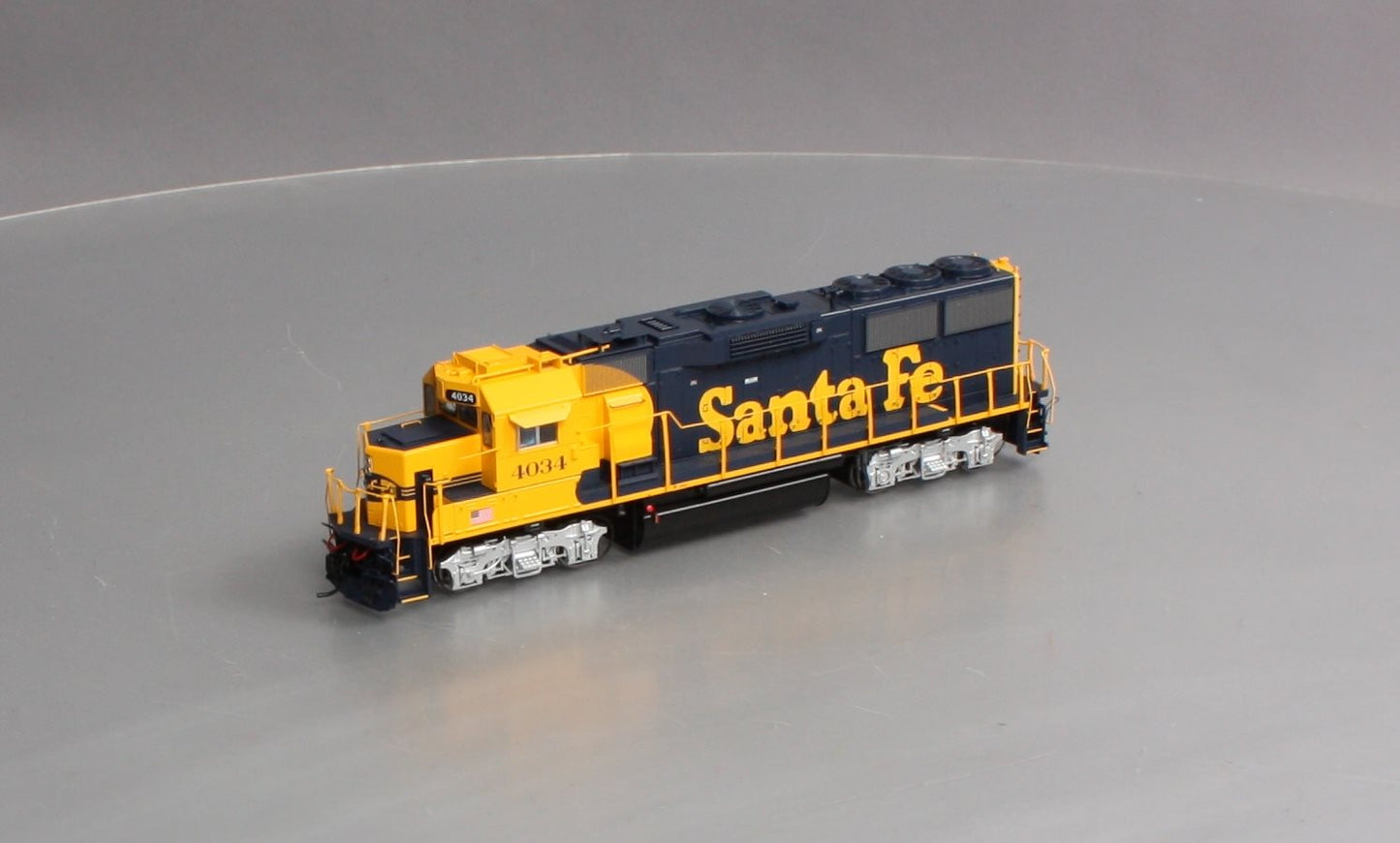 Walthers 920-41810 HO Santa Fe EMD GP60 - SoundTraxx Tsunami Sound & DCC #4034