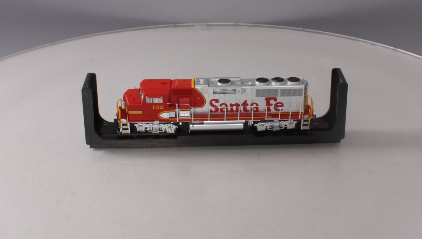 Fox Valley Models 20104S HO Scale ATSF GP60M Diesel Locomotive #152 w/ Sound