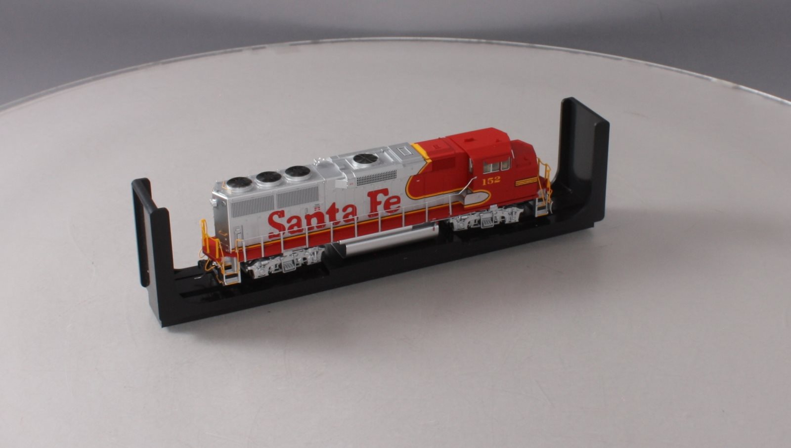 Fox Valley Models 20104S HO Scale ATSF GP60M Diesel Locomotive #152 w/ Sound
