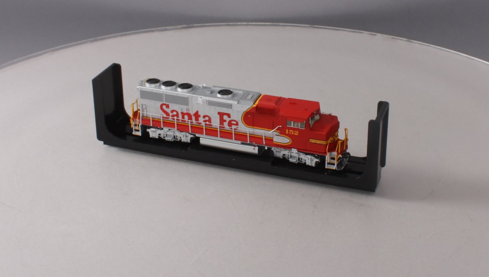 Fox Valley Models 20104S HO Scale ATSF GP60M Diesel Locomotive #152 w/ Sound