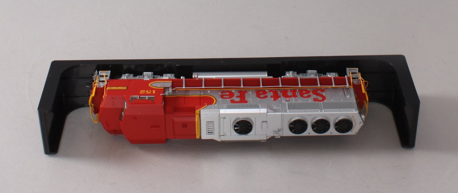 Fox Valley Models 20104S HO Scale ATSF GP60M Diesel Locomotive #152 w/ Sound