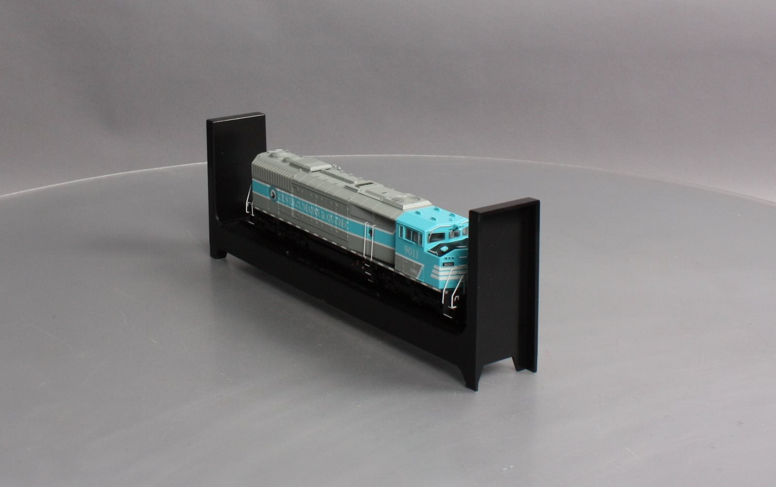 Bowser 24983 HO CM&Q SD40-2F Diesel Locomotive #9011