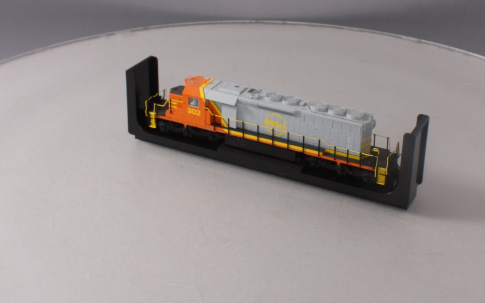 Bowser 24507 HO Quebec North Shore & Labrador SD40-2 Diesel Locomotive #302