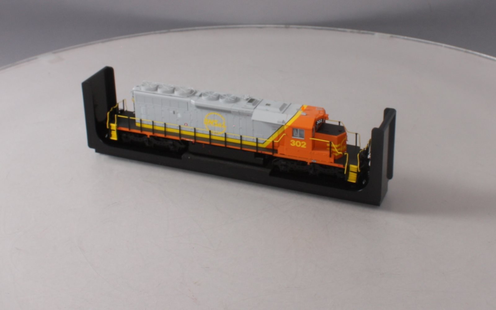 Bowser 24507 HO Quebec North Shore & Labrador SD40-2 Diesel Locomotive #302