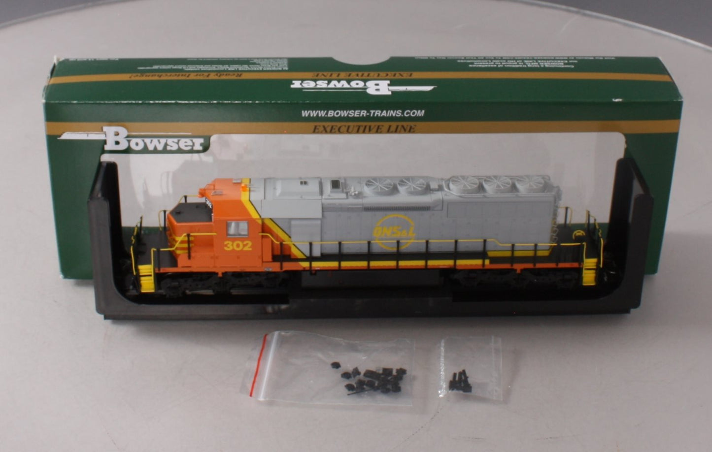 Bowser 24507 HO Quebec North Shore & Labrador SD40-2 Diesel Locomotive #302