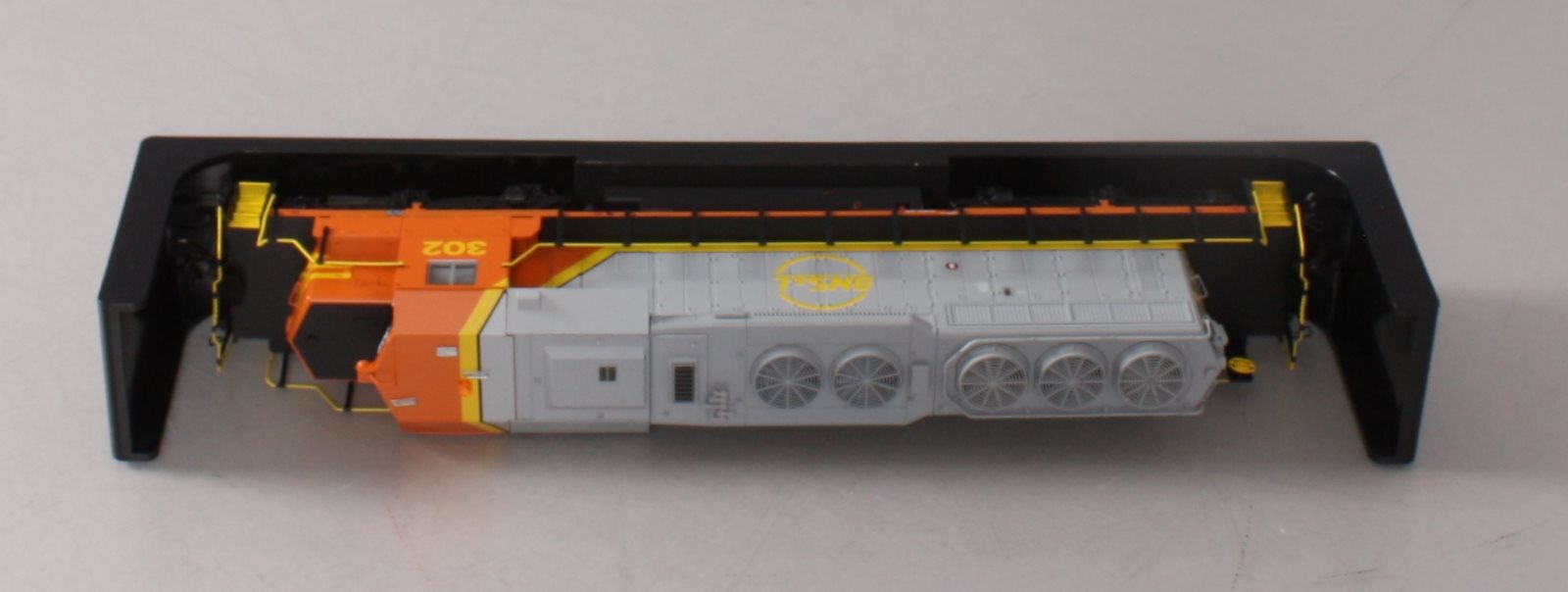 Bowser 24507 HO Quebec North Shore & Labrador SD40-2 Diesel