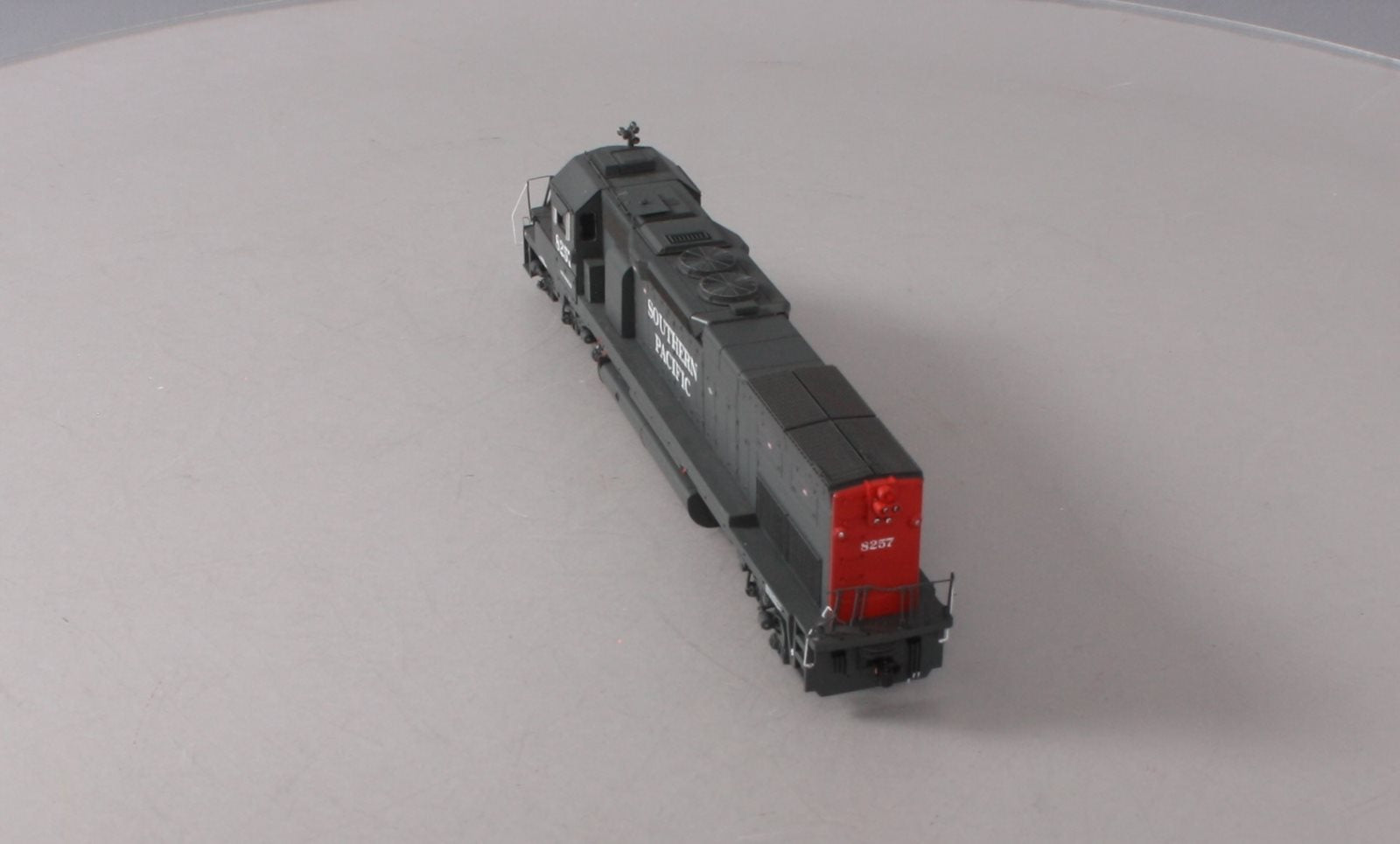 Athearn 98320 HO Southern Pacific RTR SD40T-2 Diesel Locomotive #8257