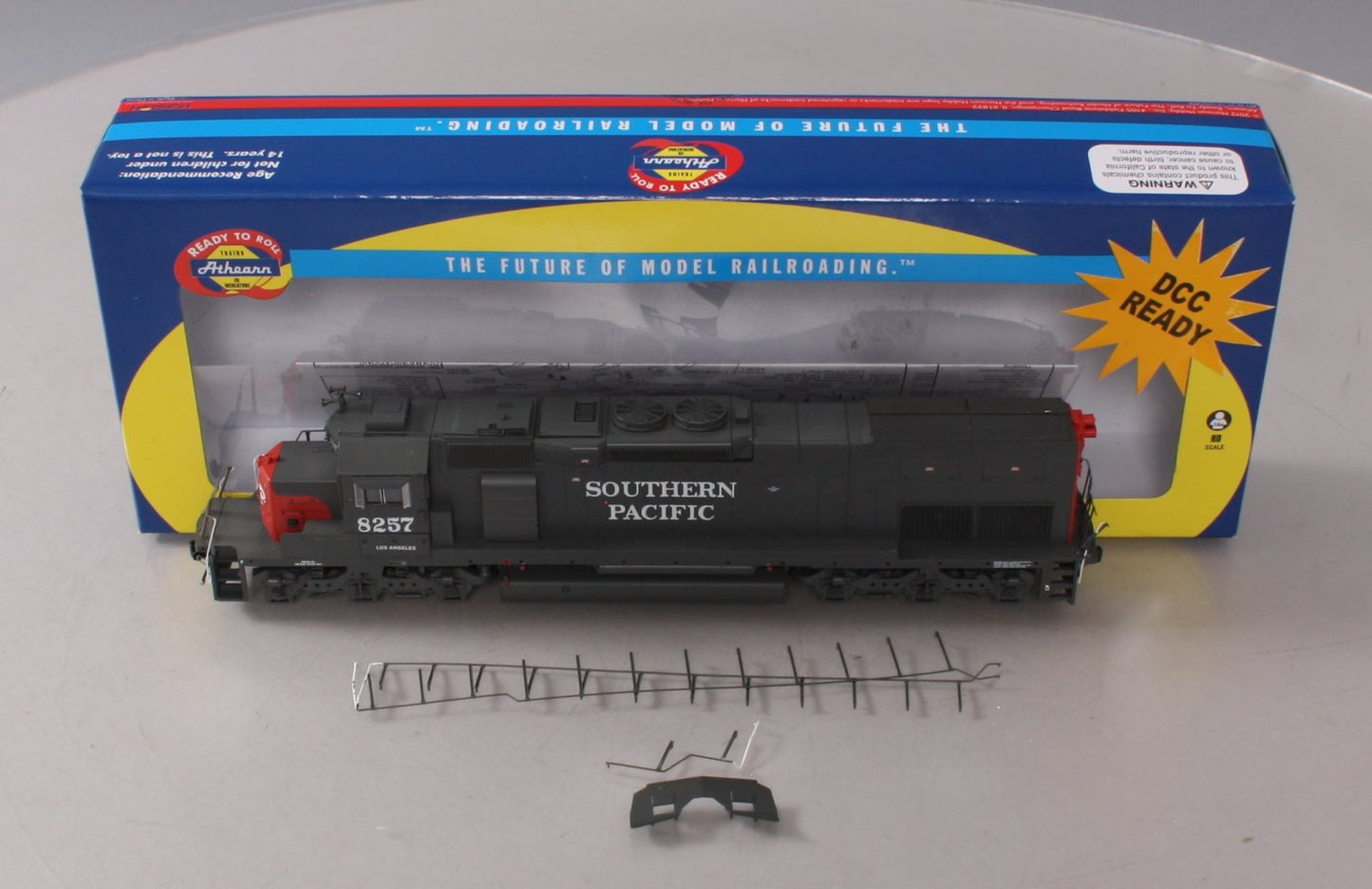 Athearn 98320 HO Southern Pacific RTR SD40T-2 Diesel Locomotive #8257