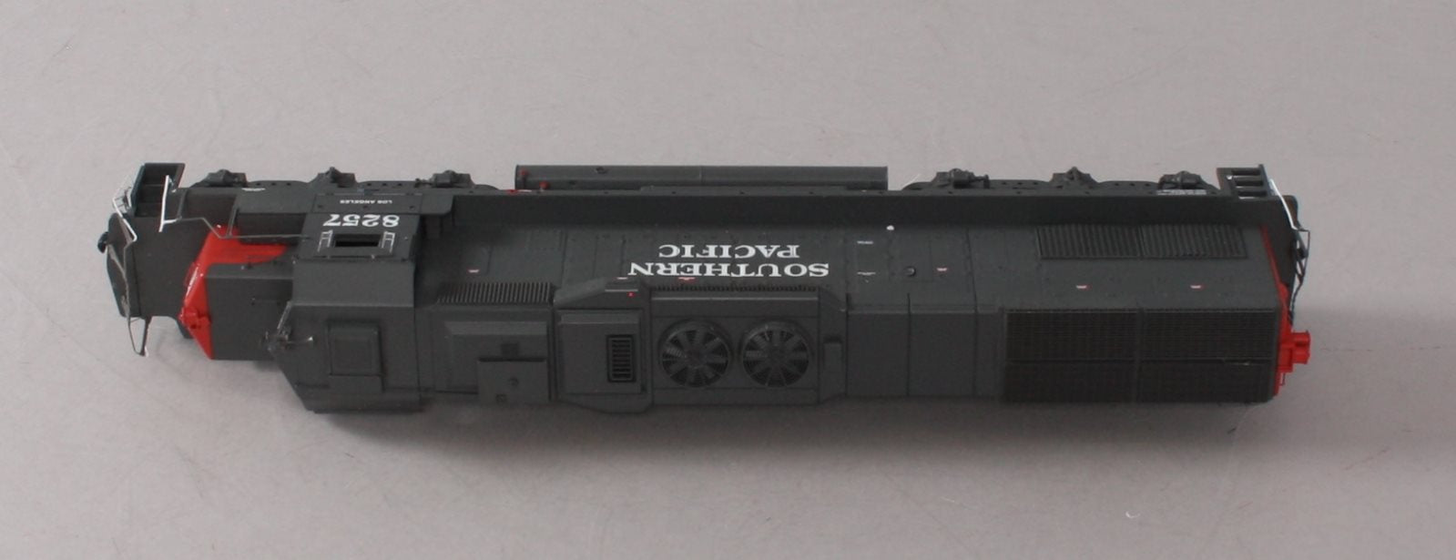 Athearn 98320 HO Southern Pacific RTR SD40T-2 Diesel Locomotive #8257