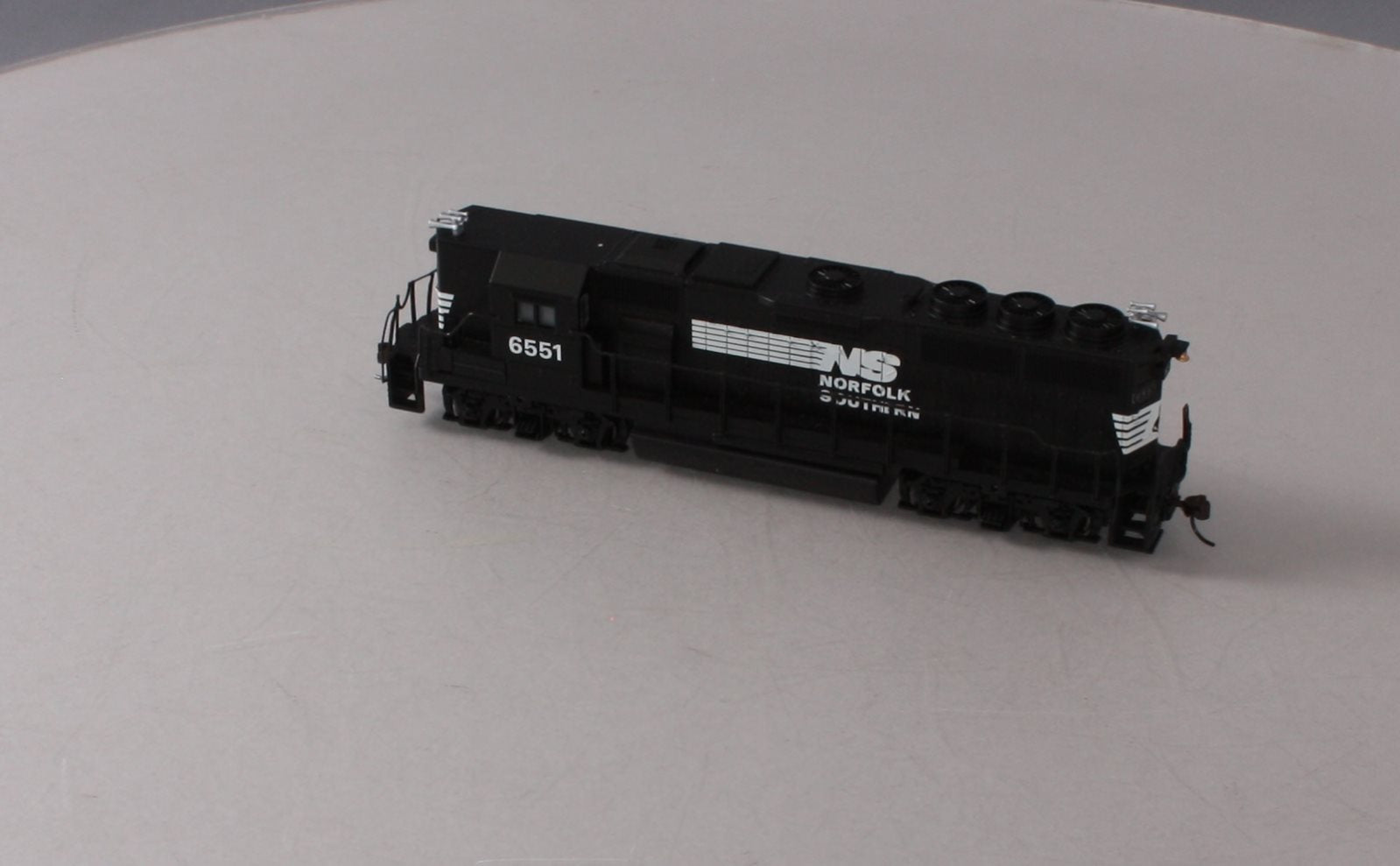 GG-1 - Penn Central #4882 - Black with White Lettering