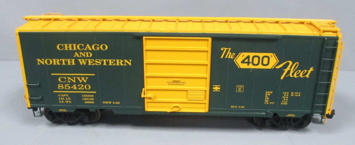 USA Trains R19212B G Chicago & North Western 40 Ft. PS-1 Simulated Steel Box Car