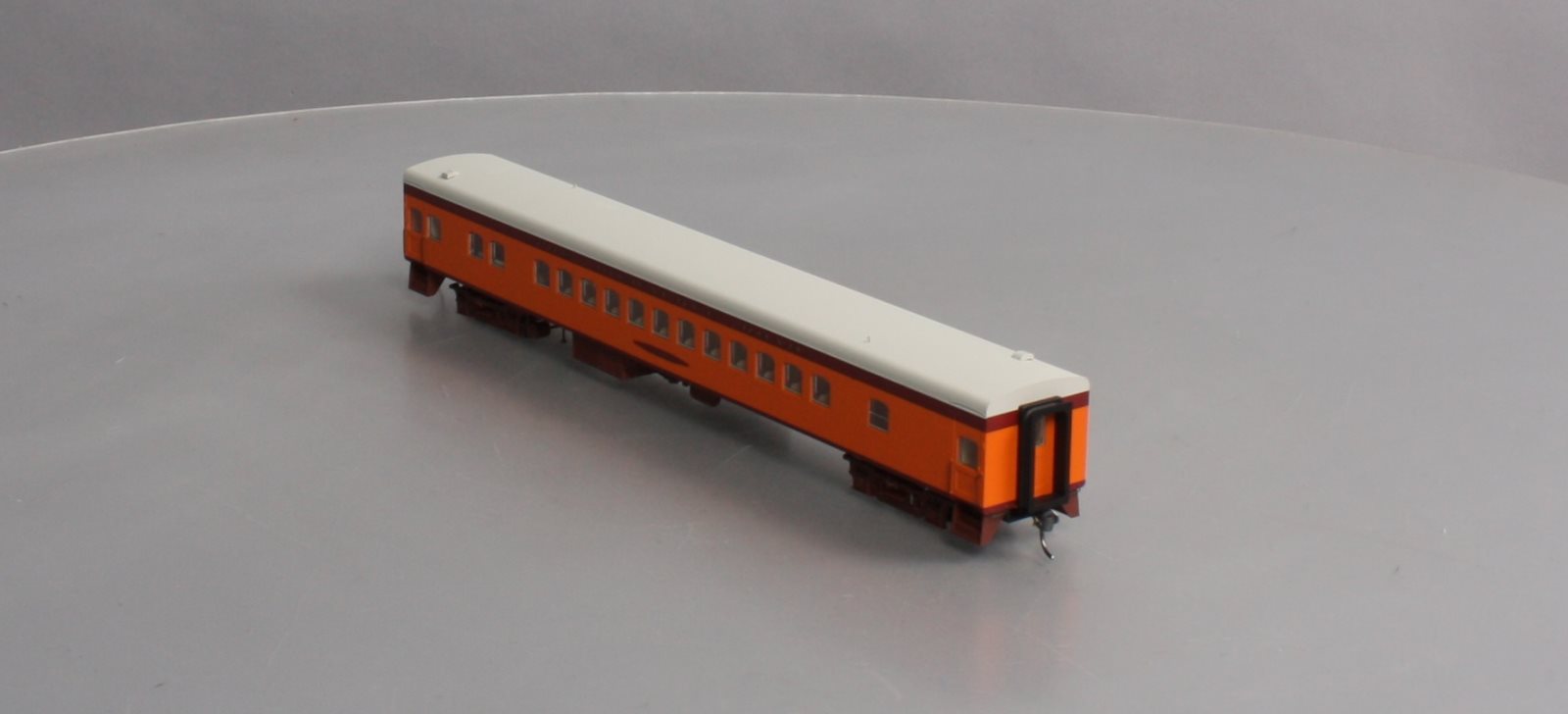 Fox Valley Models 10031 HO Scale Milwaukee Hiawatha Passenger Coach #4401