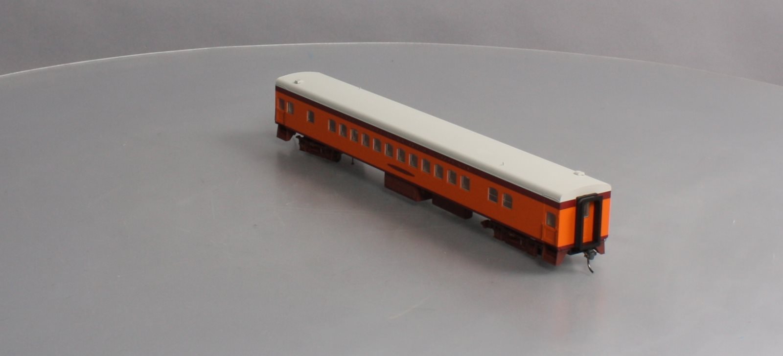 Fox Valley Models 10031 HO Scale Milwaukee Hiawatha Passenger Coach #4401