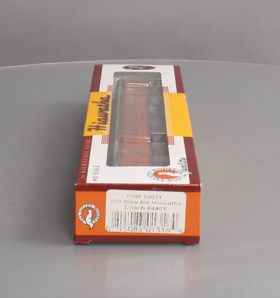 Fox Valley Models 10031 HO Scale Milwaukee Hiawatha Passenger Coach #4401