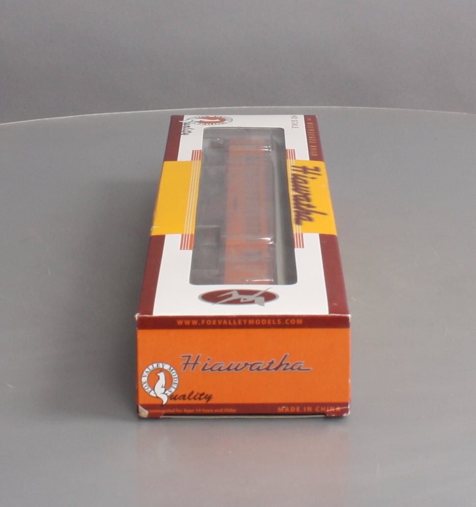 Fox Valley Models 10031 HO Scale Milwaukee Hiawatha Passenger Coach #4401